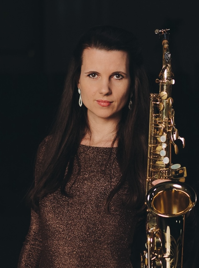 Portrait von Andrea Edlbauer - Saxophonistin im Duo Edlbauer Kuzo 